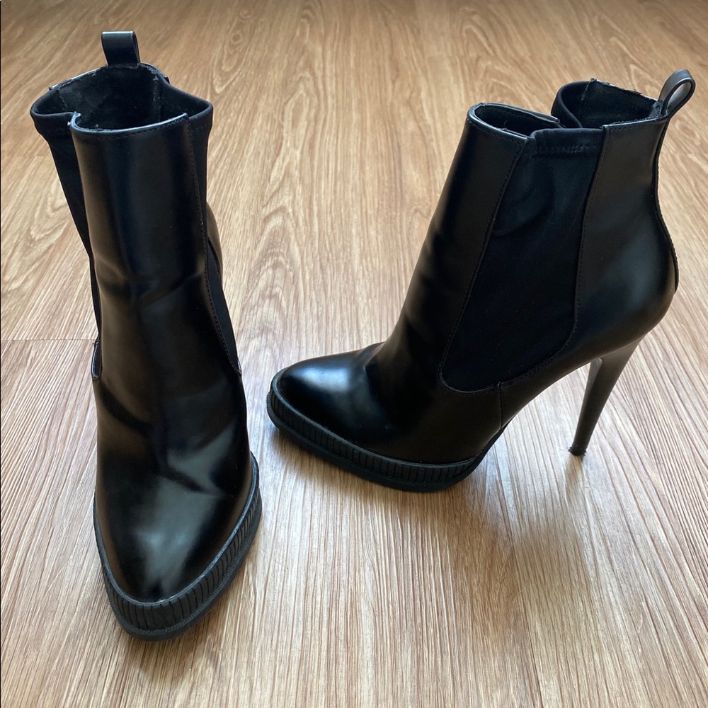 ZARA Trafaluc High Heel Booties Black